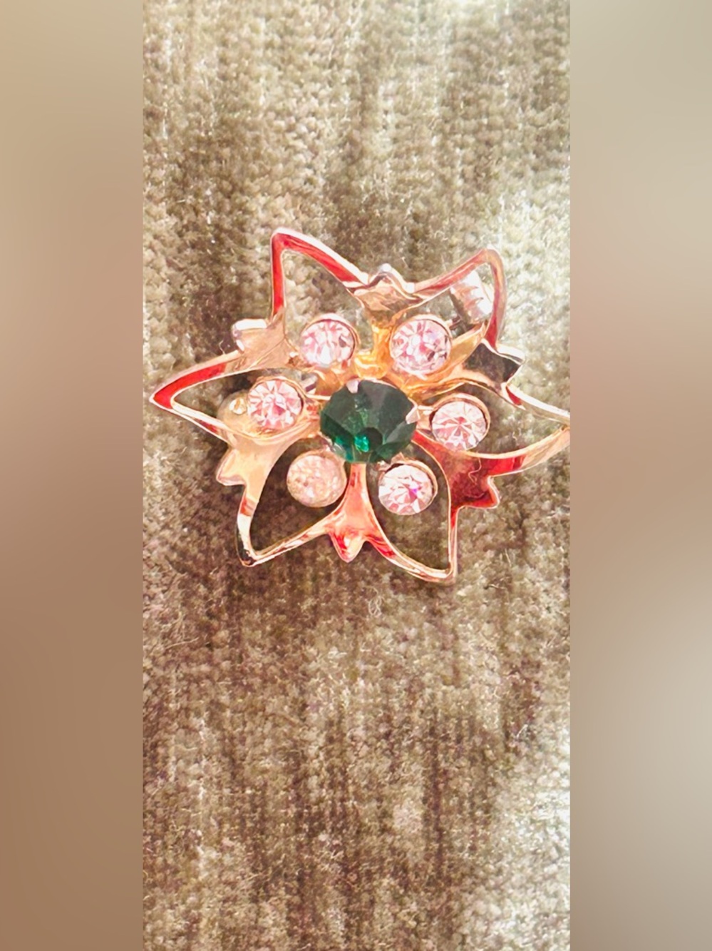 Vintage Set 1940s-1950s Gold Tone RhinestoneFloralBrooch & Screw-Back Earrings - Picture 7 of 13